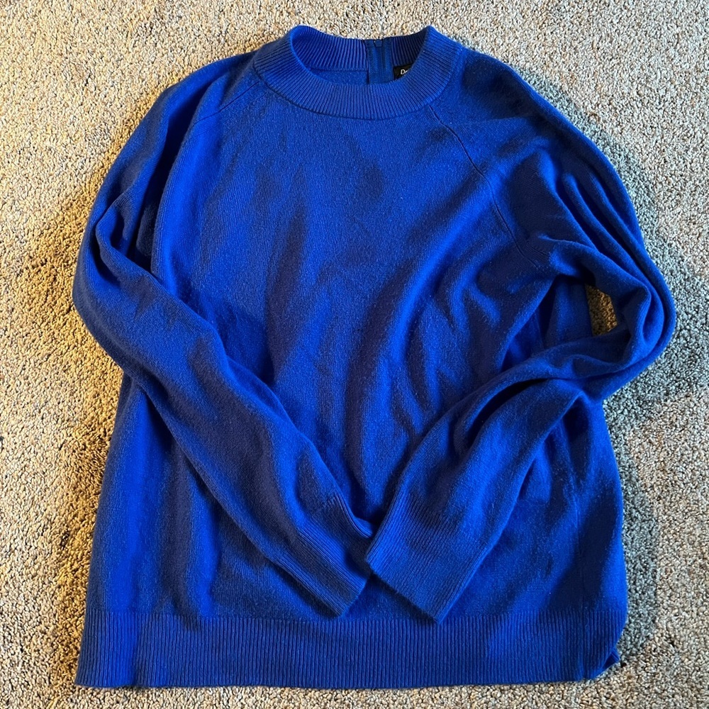 Design Original blue sweater size large